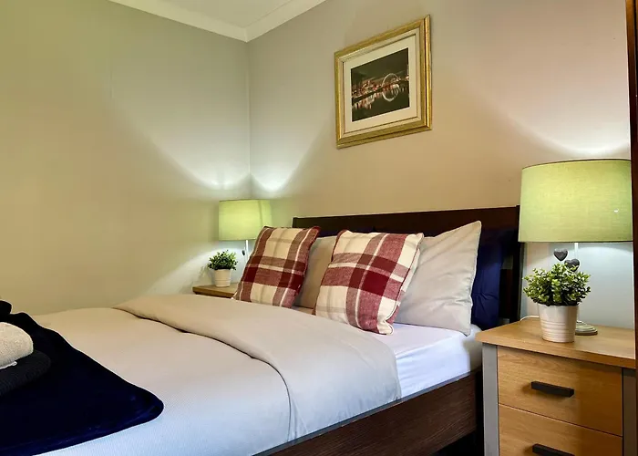 Spacious 2 Bed-Flat In Glasgow City - Free Parking