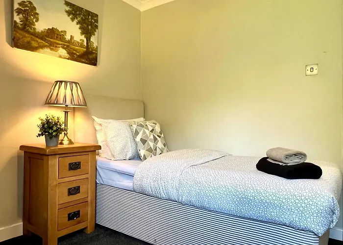 Spacious 2 Bed-Flat In Glasgow City - Free Parking