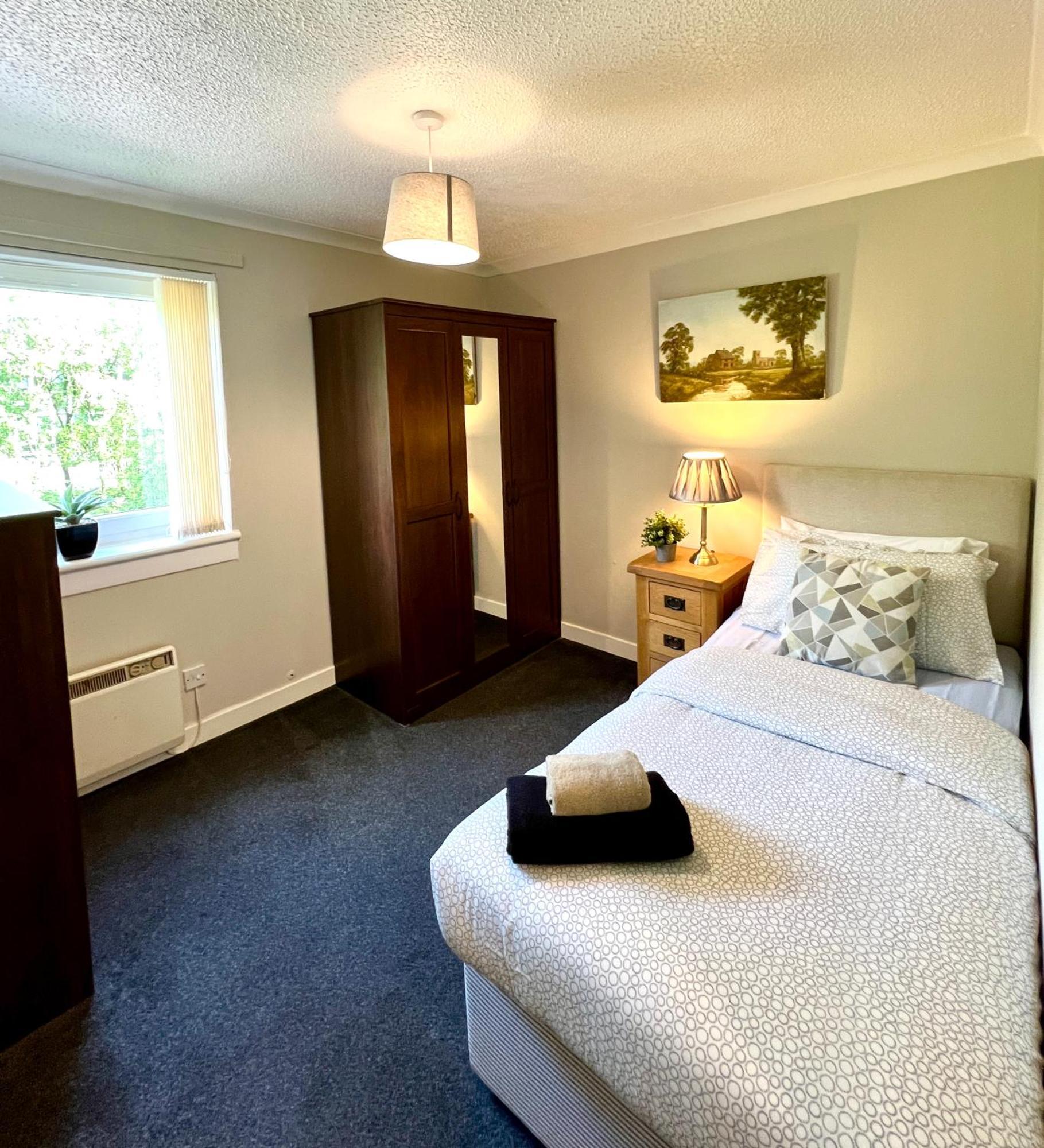 Spacious 2 Bed-flat In - Free Parking Apartamento *